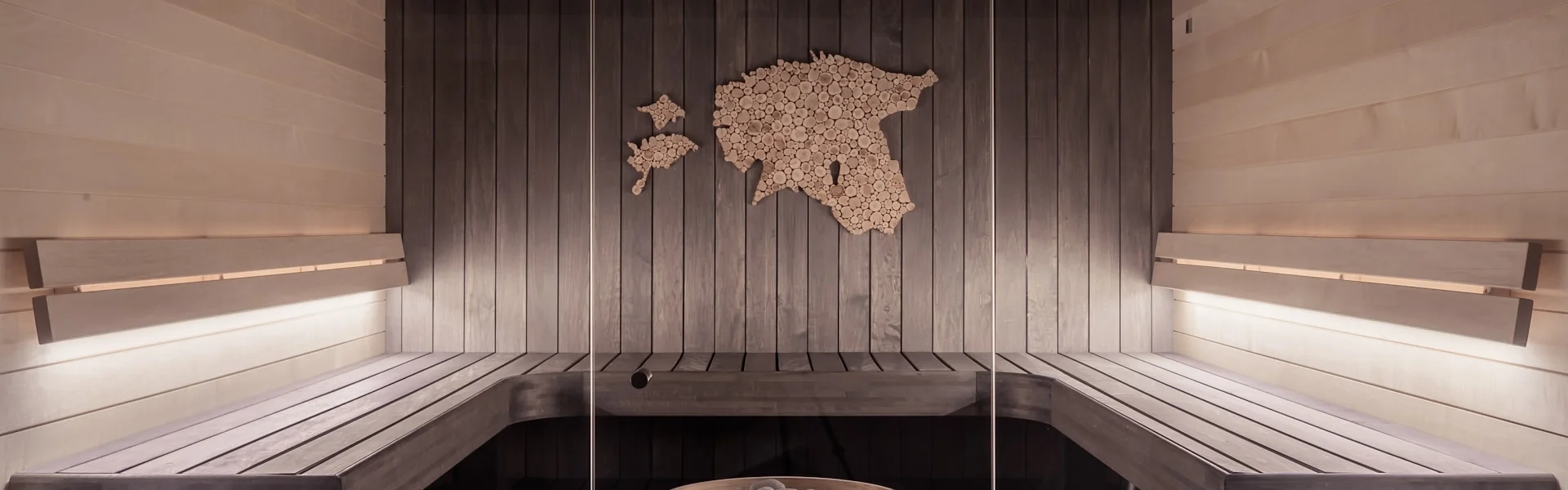 Luxury hotel with sauna and relaxation area overlooking nature